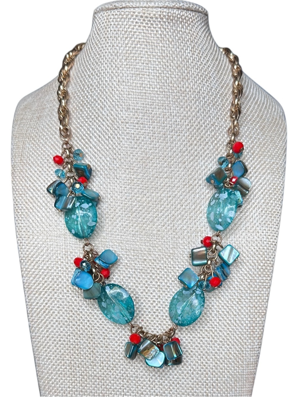 5/$25 😻 Turquoise Beaded Statement Necklace with Coral Accents